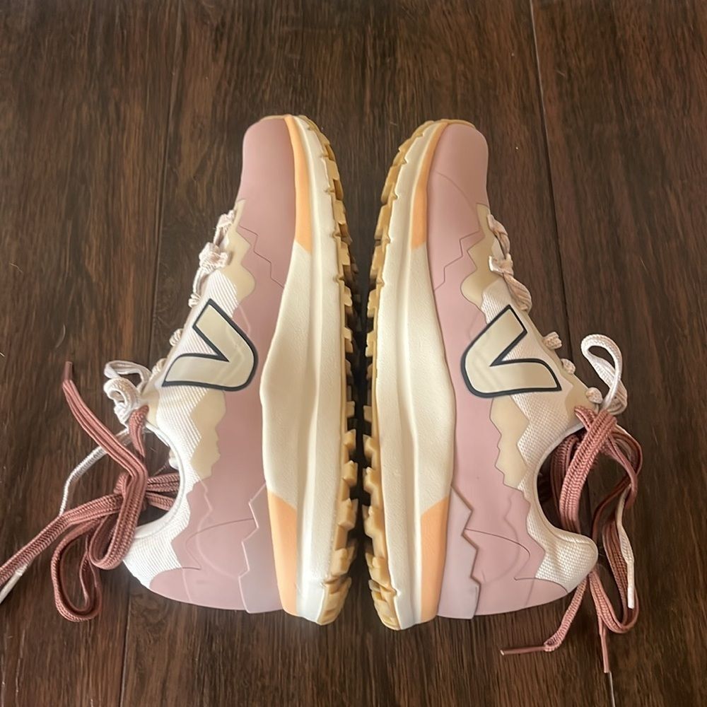NWT VEJA Fritz Roy Sneakers - Picture 7 of 9